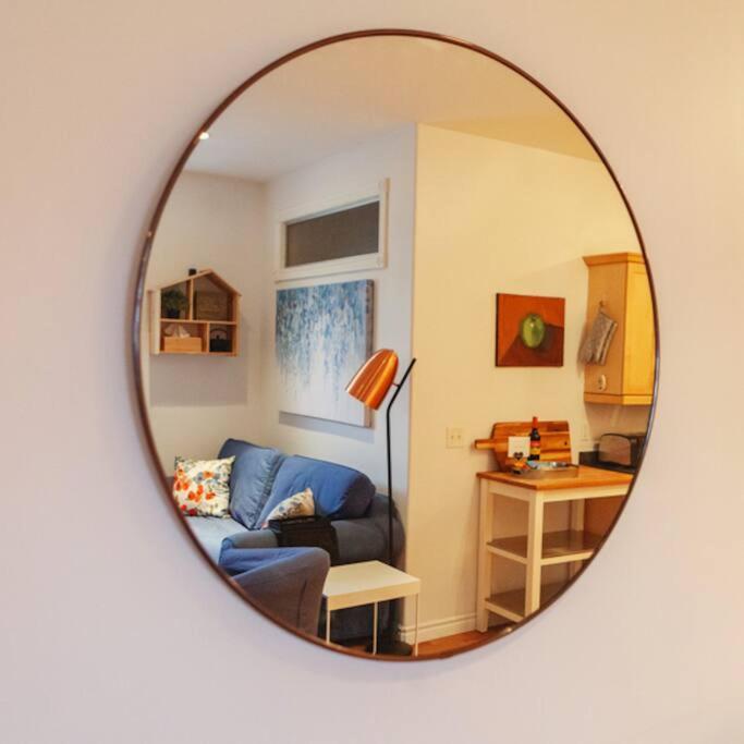 Large Upstairs Flat In Downtown Century Building Apartman Belleville Kültér fotó