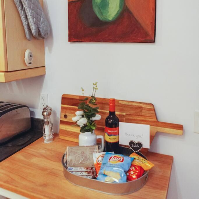 Large Upstairs Flat In Downtown Century Building Apartman Belleville Kültér fotó