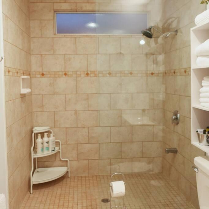 Large Upstairs Flat In Downtown Century Building Apartman Belleville Kültér fotó